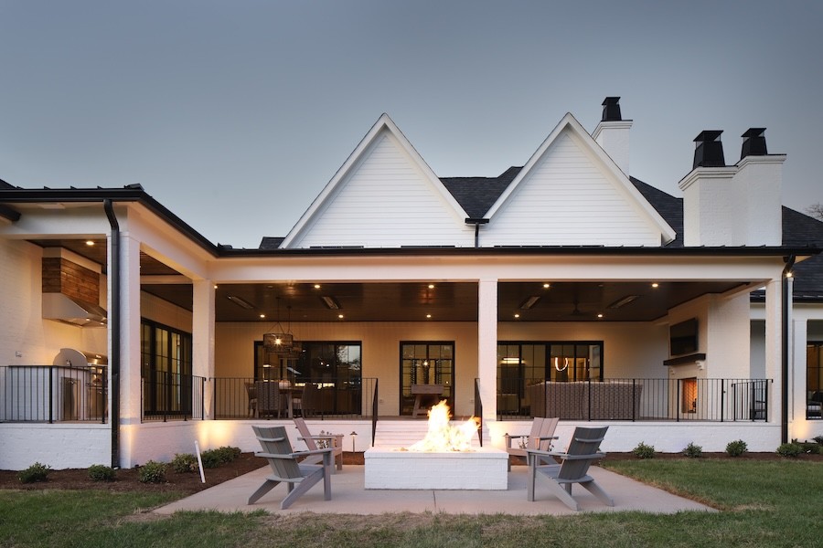 treat-your-patio-as-its-own-outdoor-room-1